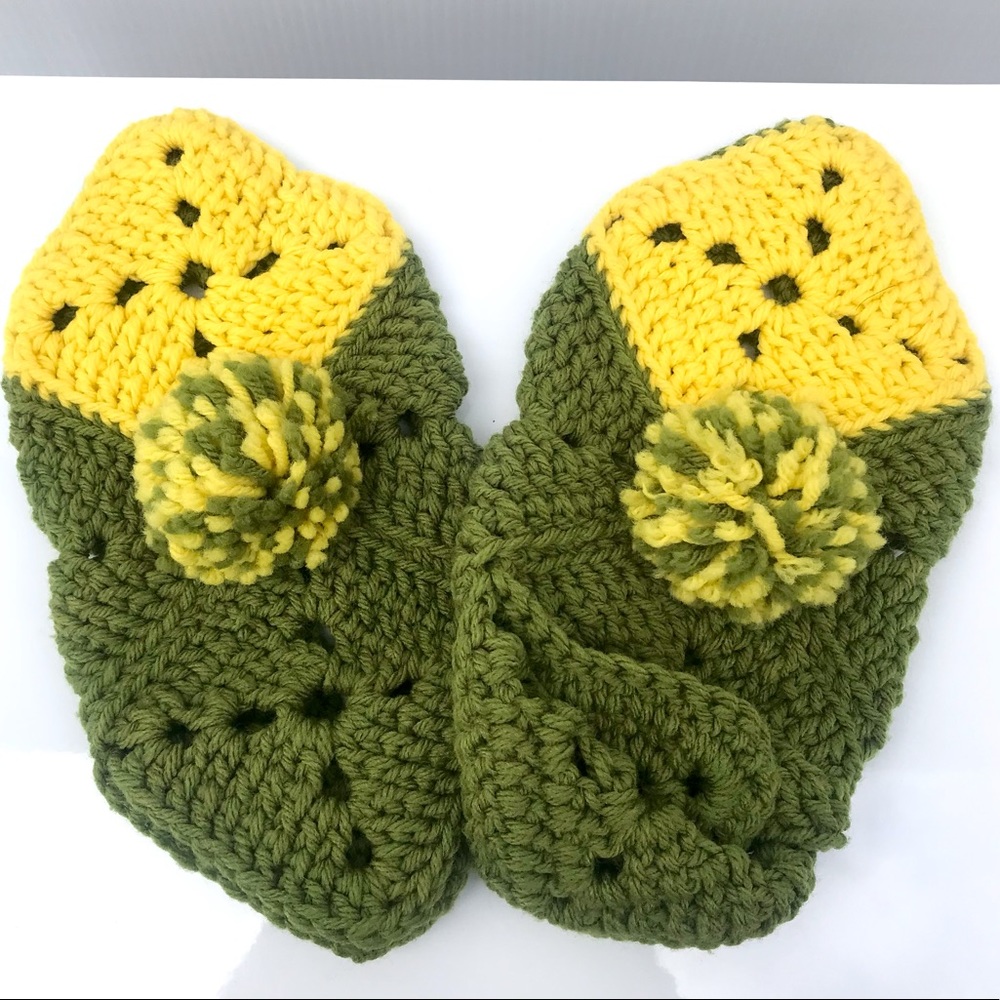Vintage 70’s lime green & yellow granny square knit elf pixie Pom Pom slippers